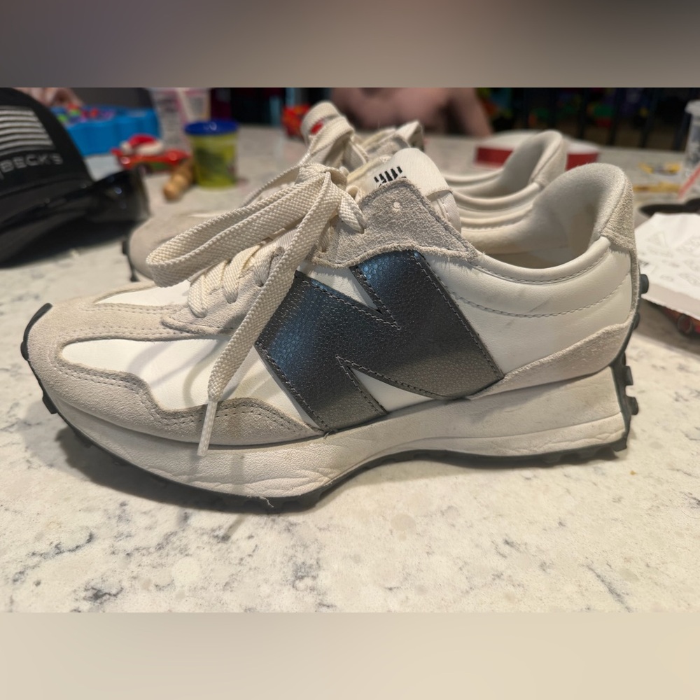 New Balance 327 Sneakers